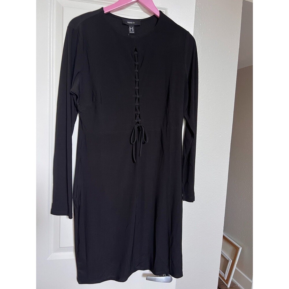 Forever 21 Black Dress Front Lace Fastening Plus Size 0X BNWT.  Comfort + Style!